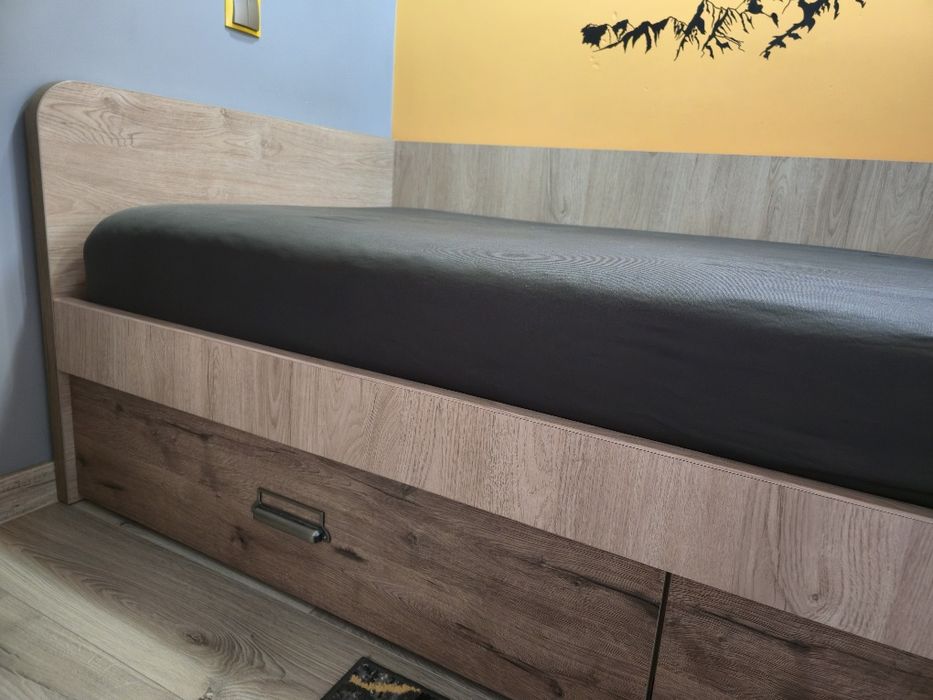 Łóżko młodzieżowe z materacem