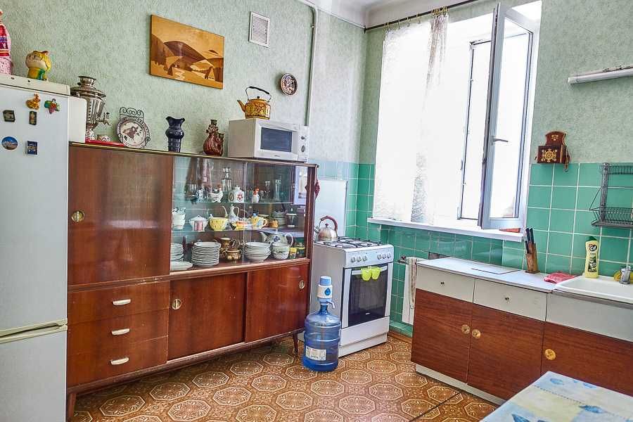 2к. 60м Подол, м. Почтовая, ул. Братская 4. (угол ул. Андреевская)