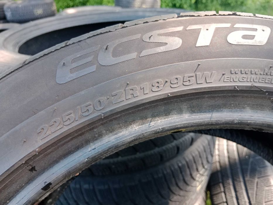 Opona używana 225/50R18 Kumho Ecsta 4X II 1szt.