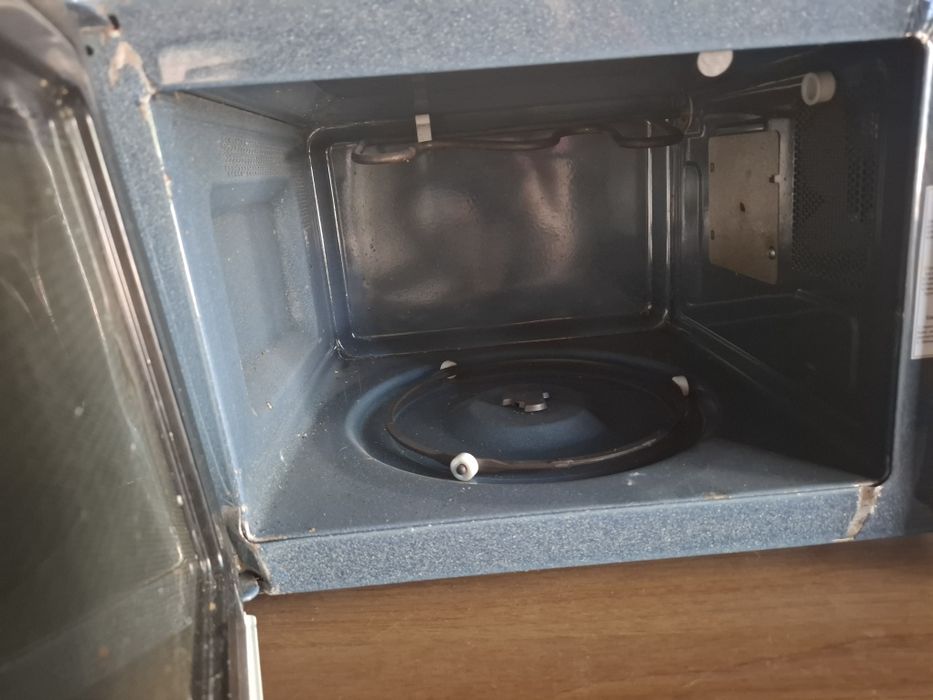 Микроволновка рабочая, нужно чинить дверь