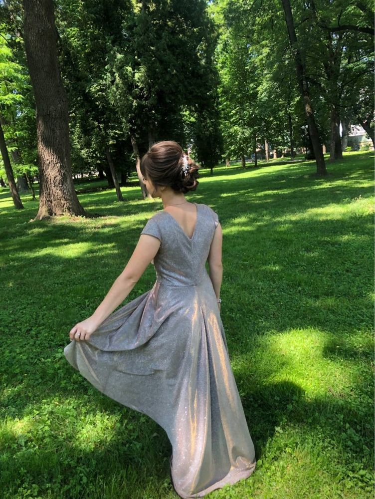 Вечірня сукня максі.
