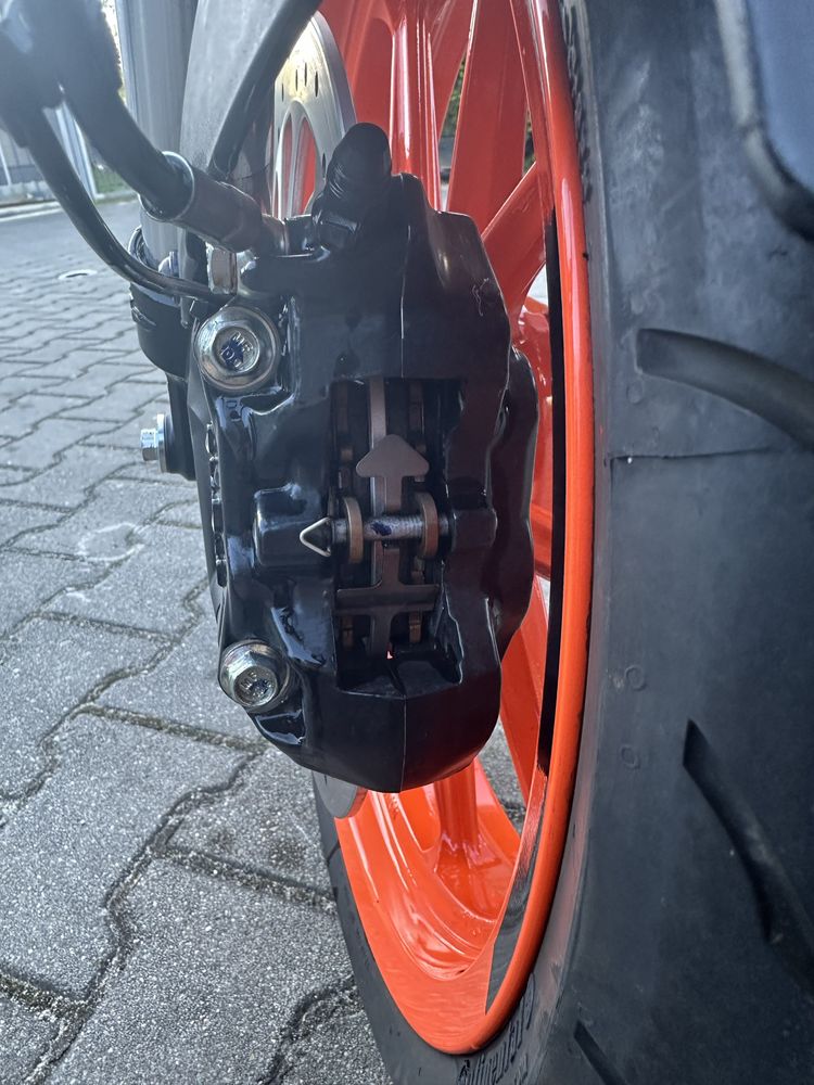 Ktm Duke 390 rok 2020  2372 km bezwypadkowy