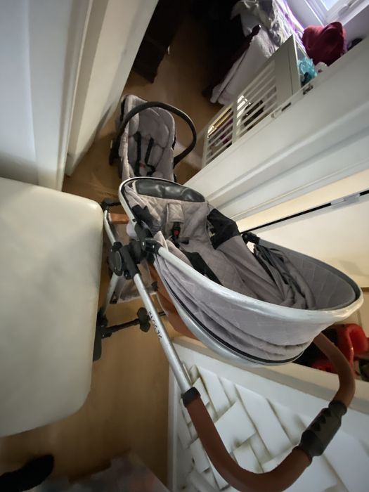 Carrinho de bebe completo ,Berço e trocador de frauda