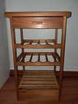 Mesa com garrafeira e 2 gavetas