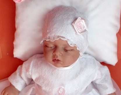 Czapeczka koronkowa na bawełnianej podszewce