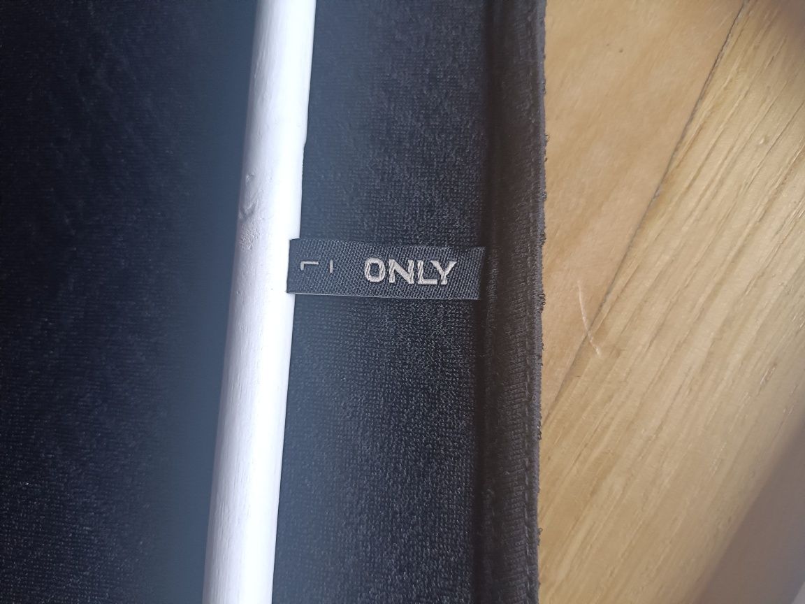 Czarna obcisła sukienka Only L