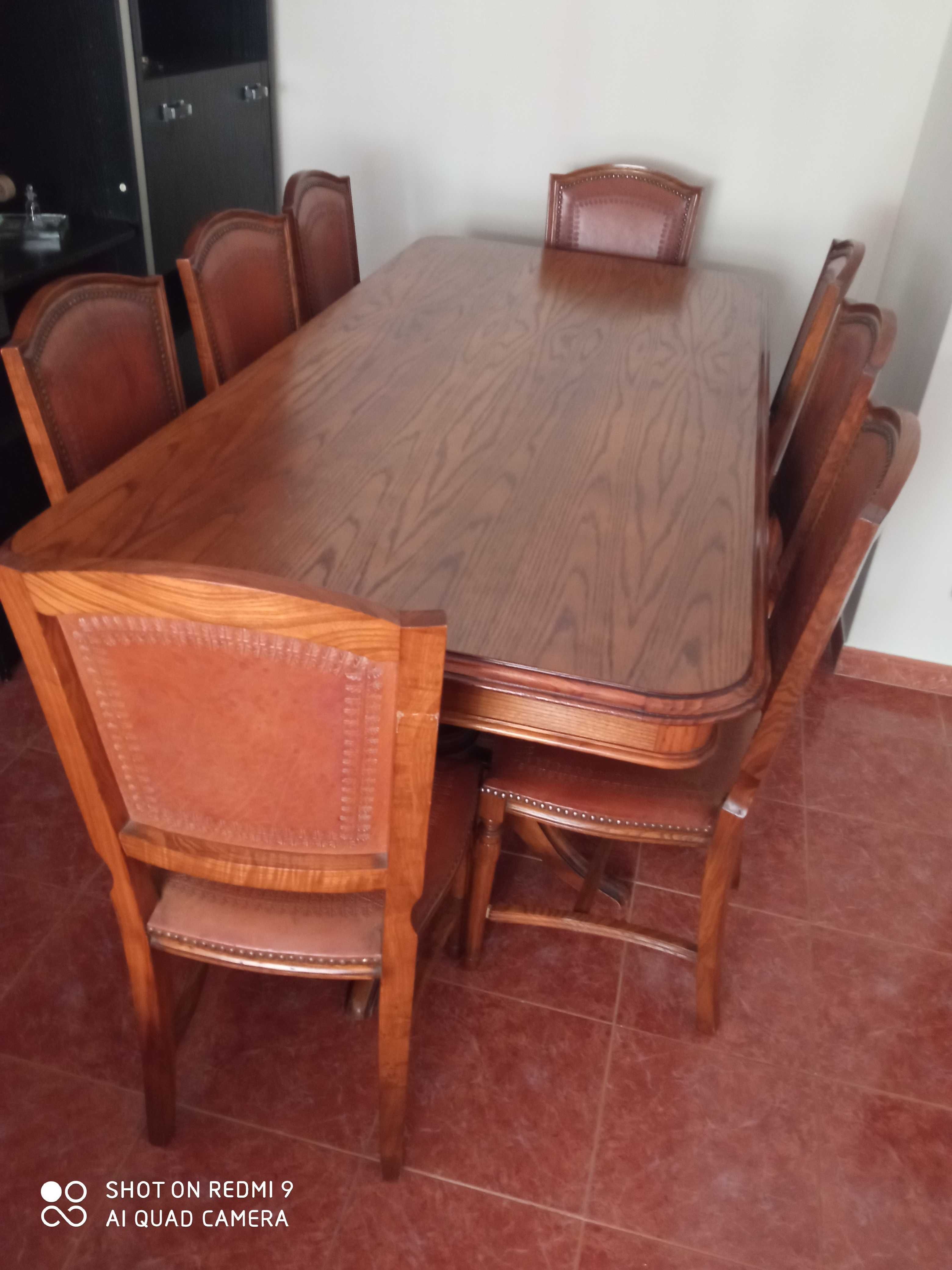 Mesa e cadeiras de Sala