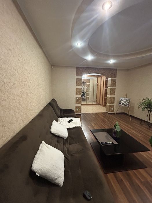 Продаж 4 кімнатної квартири .вул Незалежеості