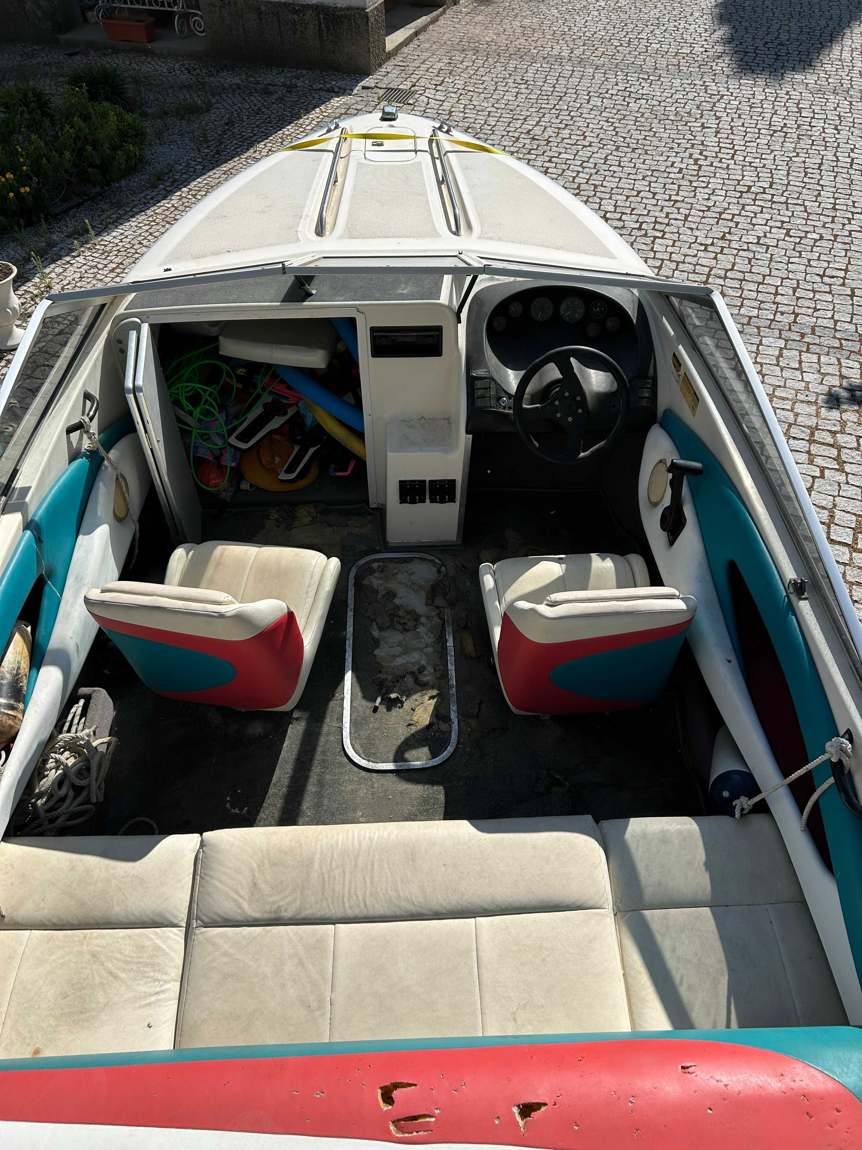 Lancha/Barco Bayliner Capri 1851