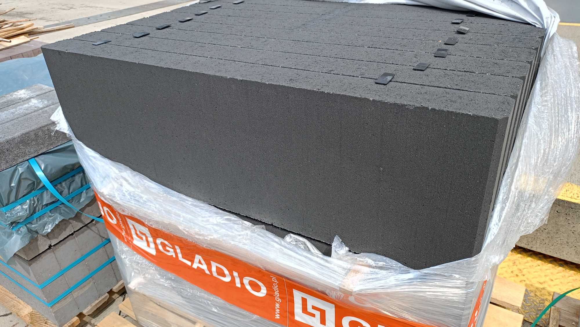 Palisada Metrova grafit 100x30x8 faza - schody, taras - kurier