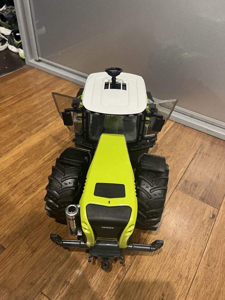 Class xerion 5000 Bruder