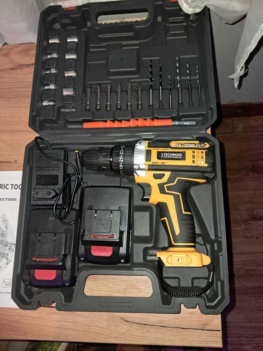 Wiertarko-wkrętarka akumulatorowa 21 V  z  funkjcą  udaru.