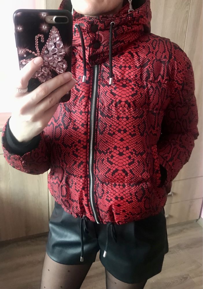 Zara krótka puchowa kurtka we wzór skóry węża S