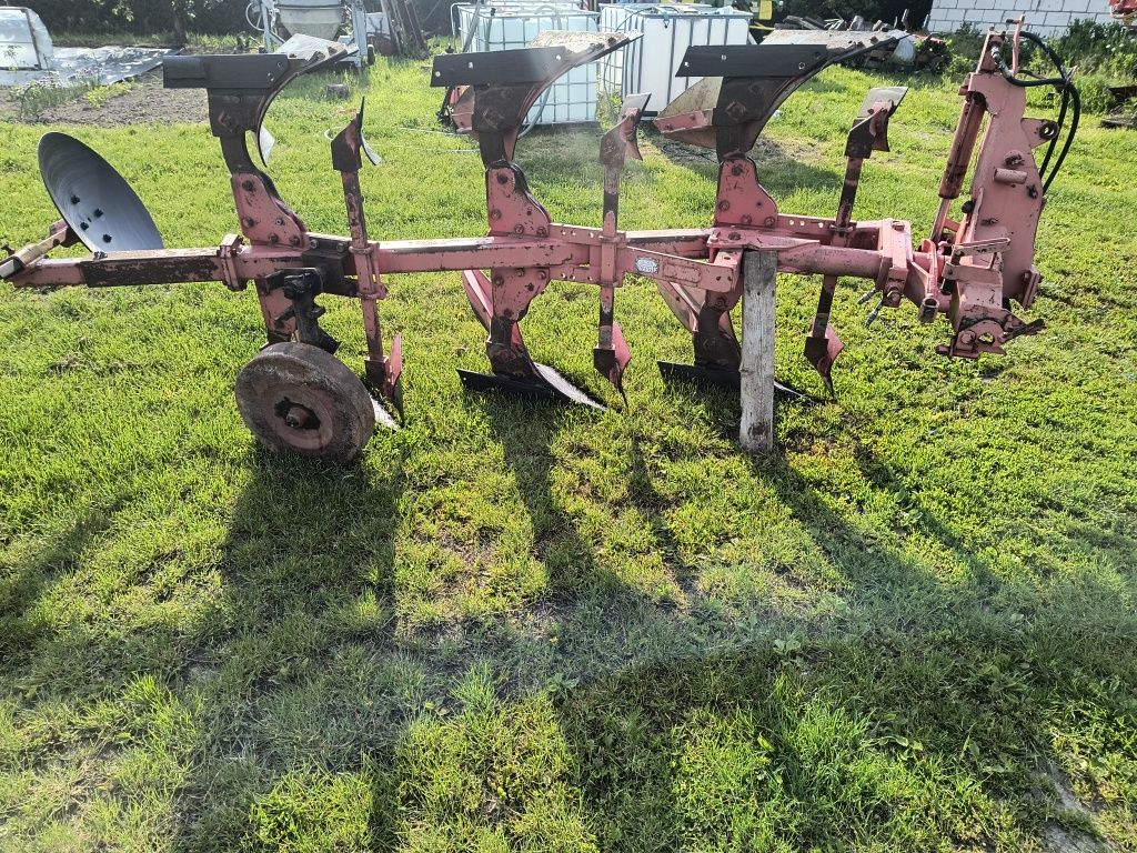 Pług 3 skibowy obrotowy