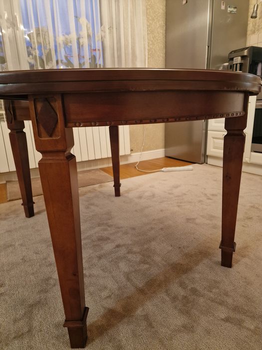 Stół drewniany rozkładany.