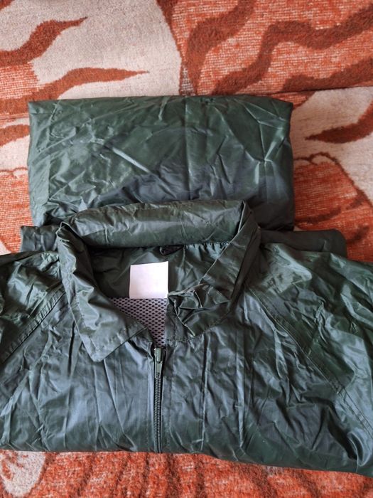 Komplet przeciwdeszczowy zielony  kurtka i spodnie