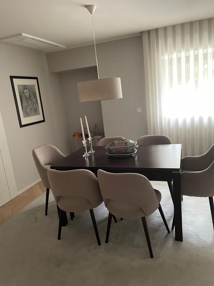 Mesa de jantar extensivel e cadeiras