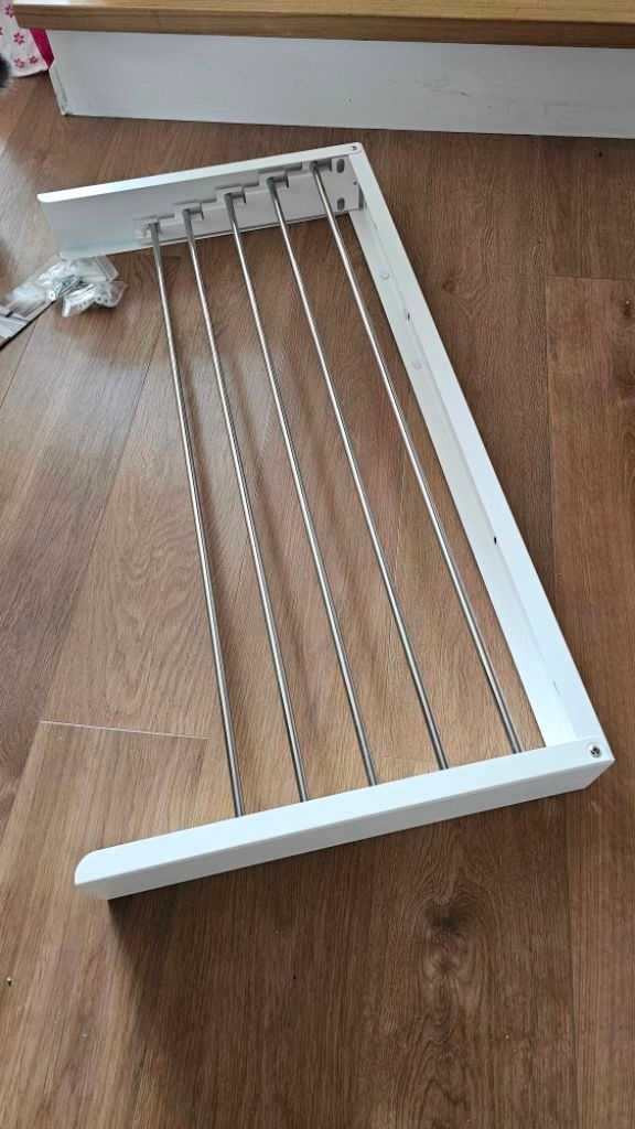Ścienna suszarka na pranie. Szerokość 100 cm.