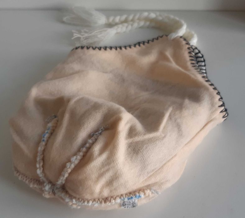 Gorro Criança c/ Pompom Tranças Tapa Orelhas Novo