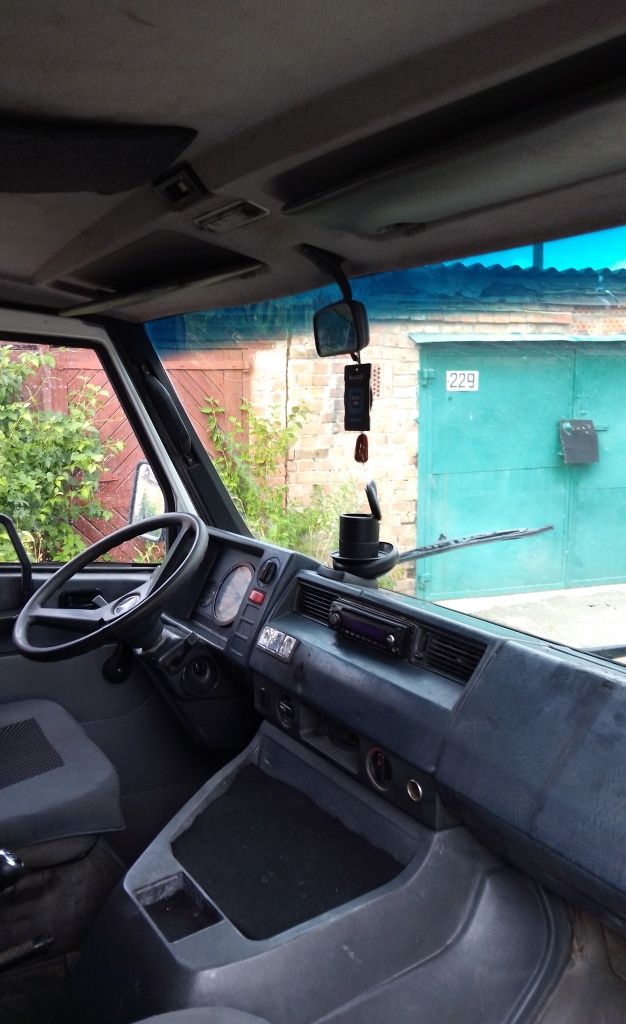 Продам Mercedes MB 100