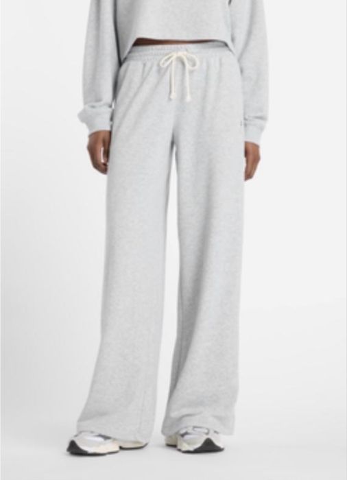 спортивные широкие штаны на тонком флисе h&m divided