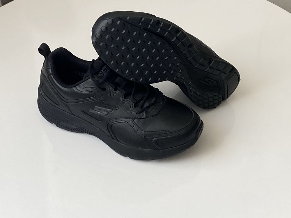 Skechers оригінал кросівки  легенькі р,42,5р.43.5р.45,5