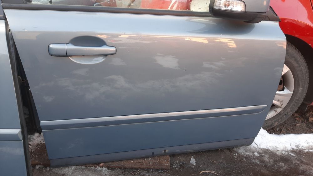 Lak. 479-16 drzwi prawe kompletne Volvo V50