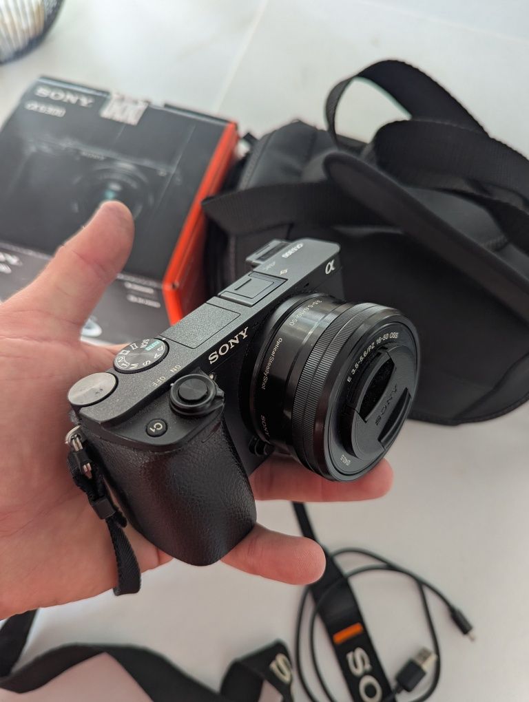 SONY A6300 + 3 obiektywy + akcesoria