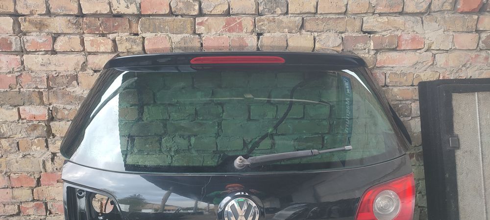 Скло ляди Пасат Б6 стекло кришки багажника Passat B6 скло кляпи Пасат