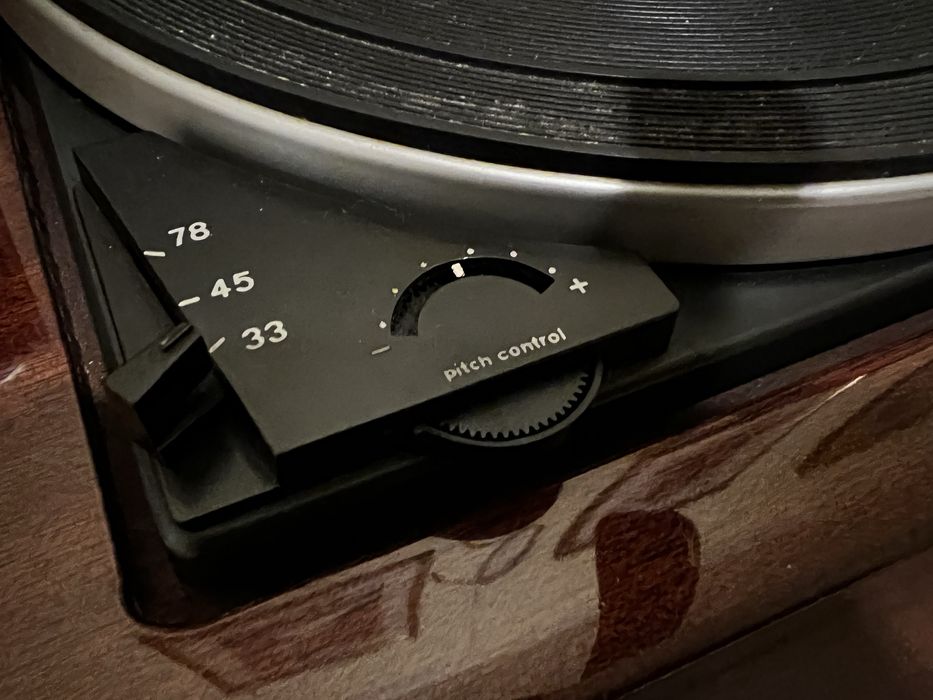 Gira-discos vintage marca DUAL