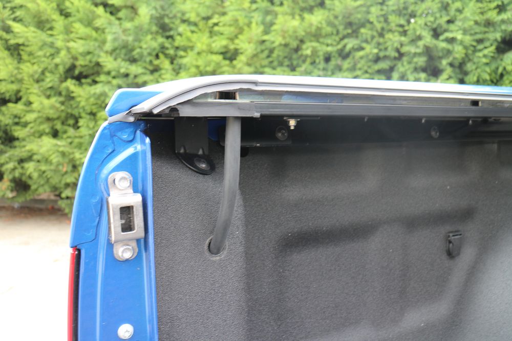 Roleta zwijana aluminiowa paki Mitsubishi L200