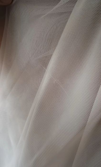 Damska elegancka tiulowa sukienka z rękawami