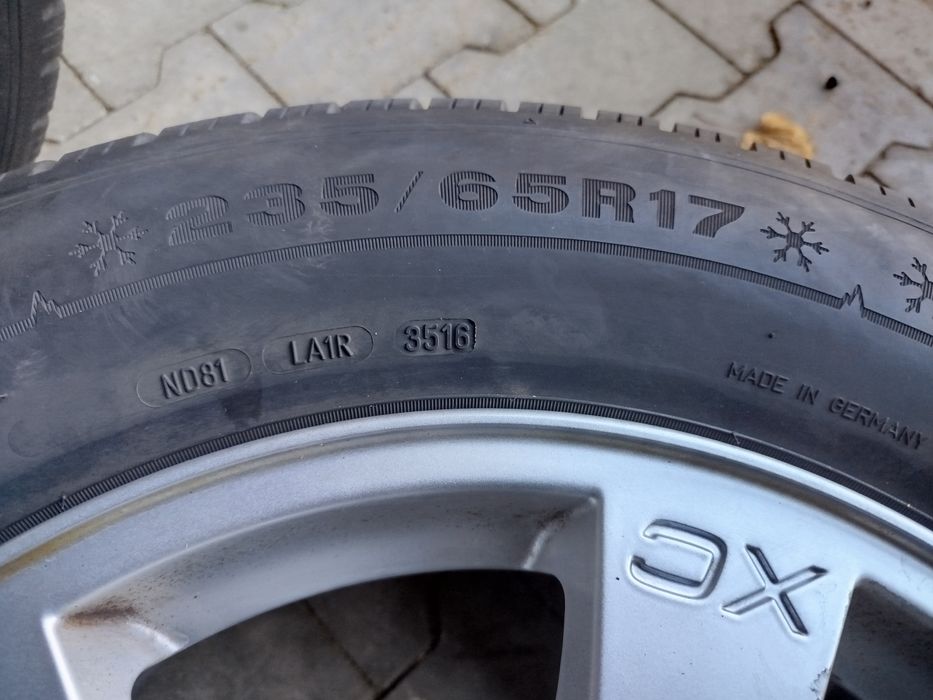 Opony zimowe 235/65r 17 Dunlop