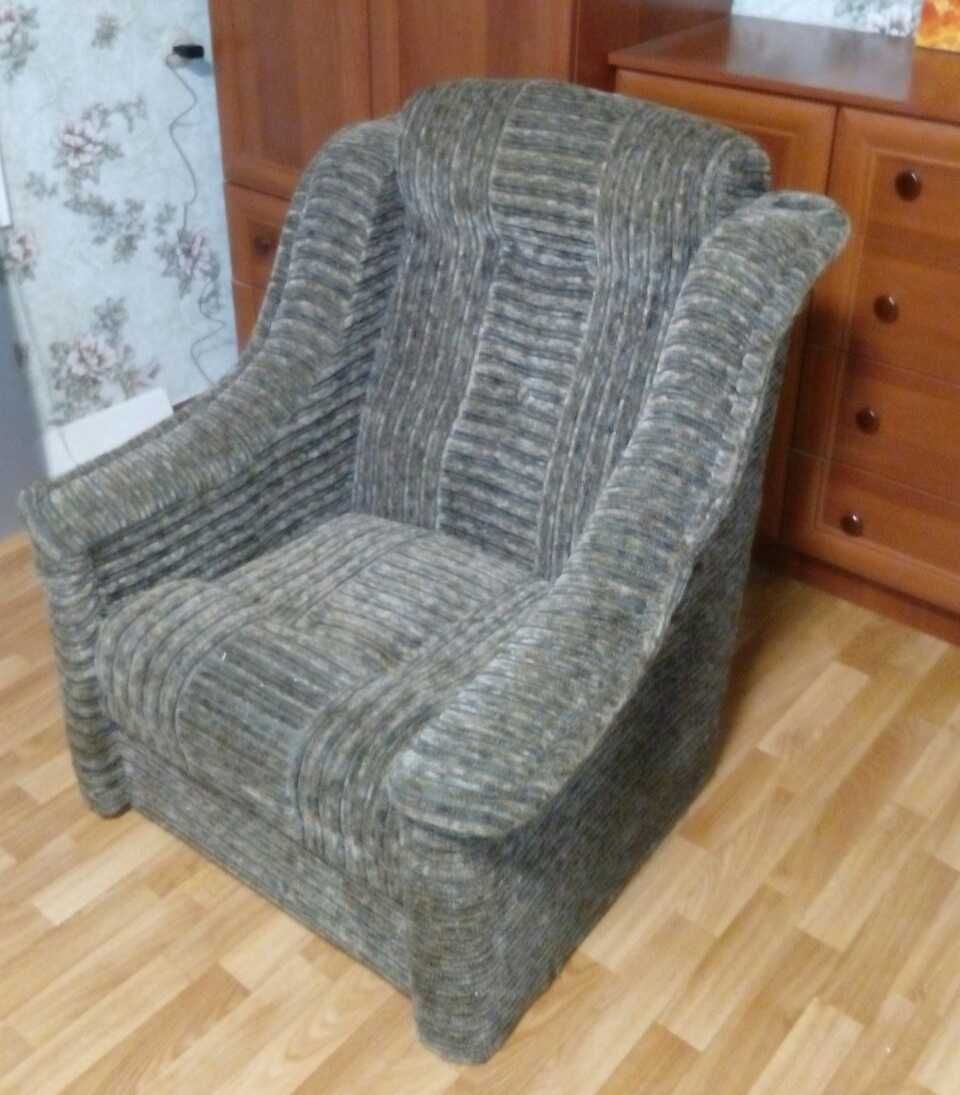 Кресла не роскладные 2 шт.