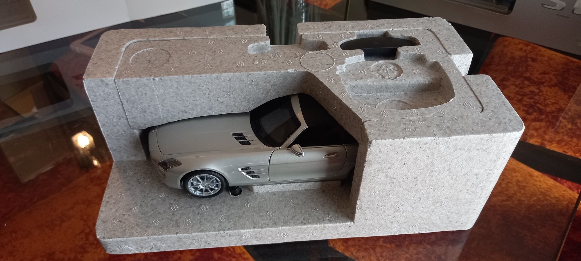 Mercedes SLS da Minichamps 1/18