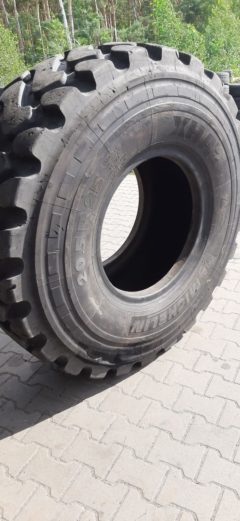 20.5R25 ; michelin