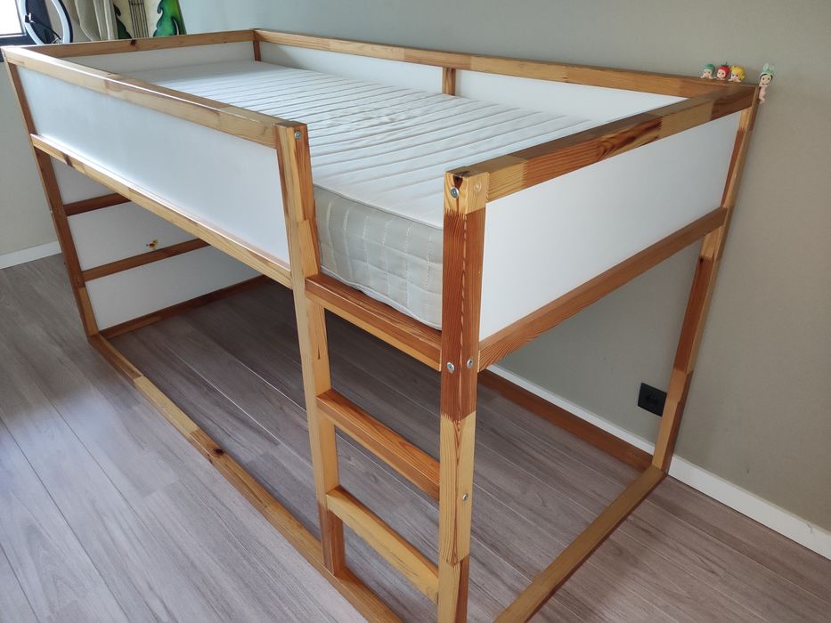 Cama kura e colchão molas IKEA