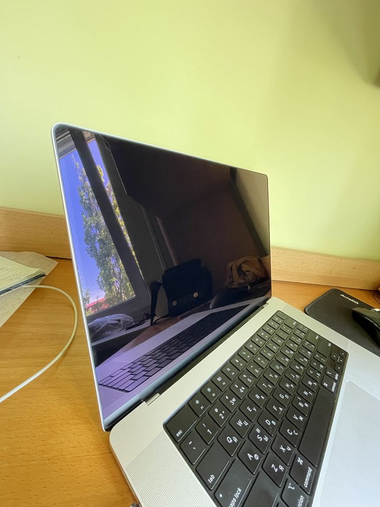 Macbook pro 16 m1