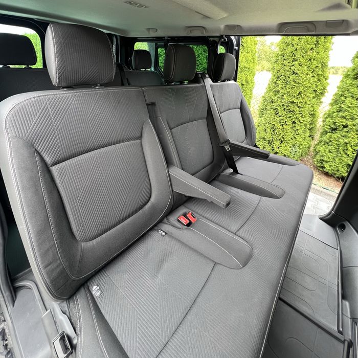 Wypozyczalnia wynajem busa 9 osobowego Renault Trafic manual