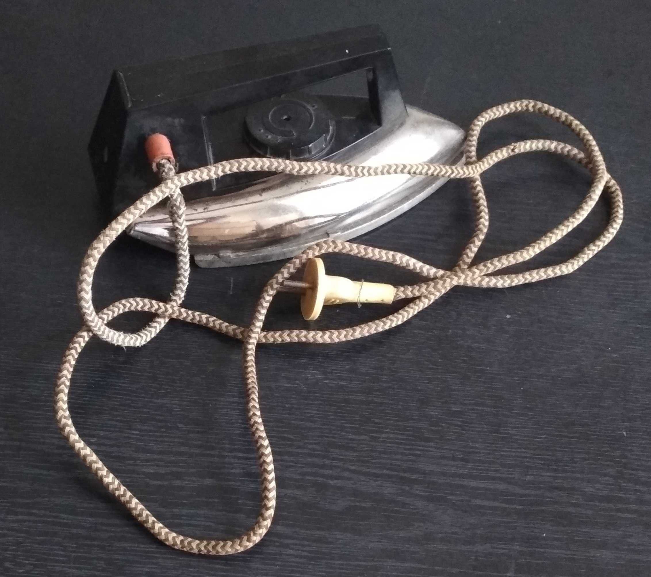 Утюг УТ 1000-1.2 «Нистру» (СССР, 1979 г.)