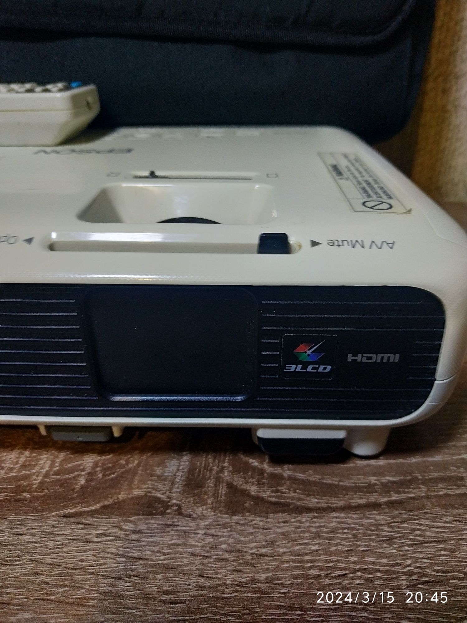 Продам EPSON EB-X04