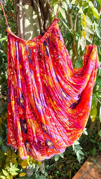 Saia multicolorida em algodão. Tamanho único. Como nova.