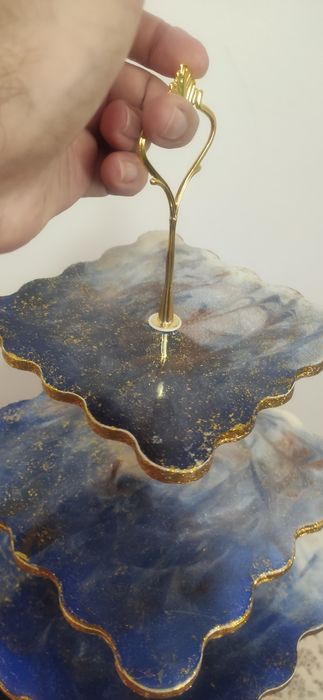 Suporte bolos de resina feito a mão