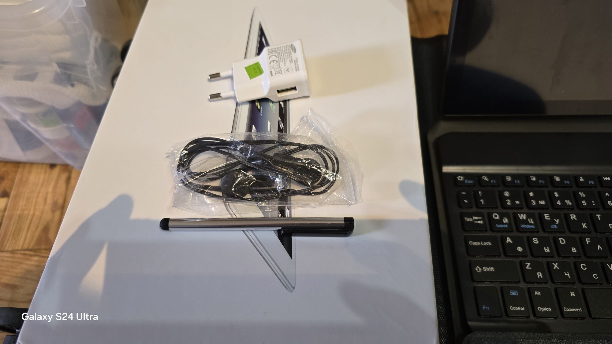 tablet com acessórios