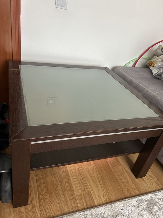 Продам стола 81*81см. висота 45см.