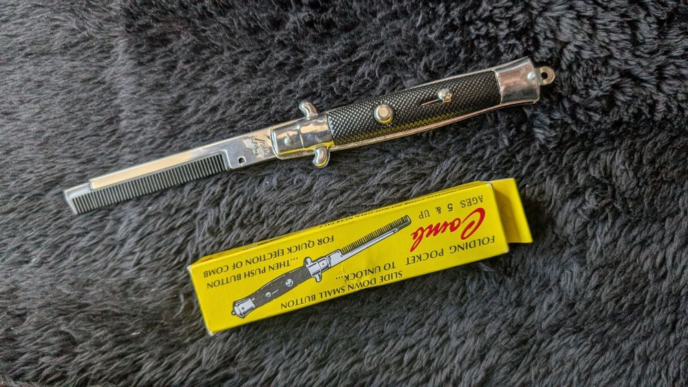 Карманная выдвижная расческа для волос на кнопке складная barber