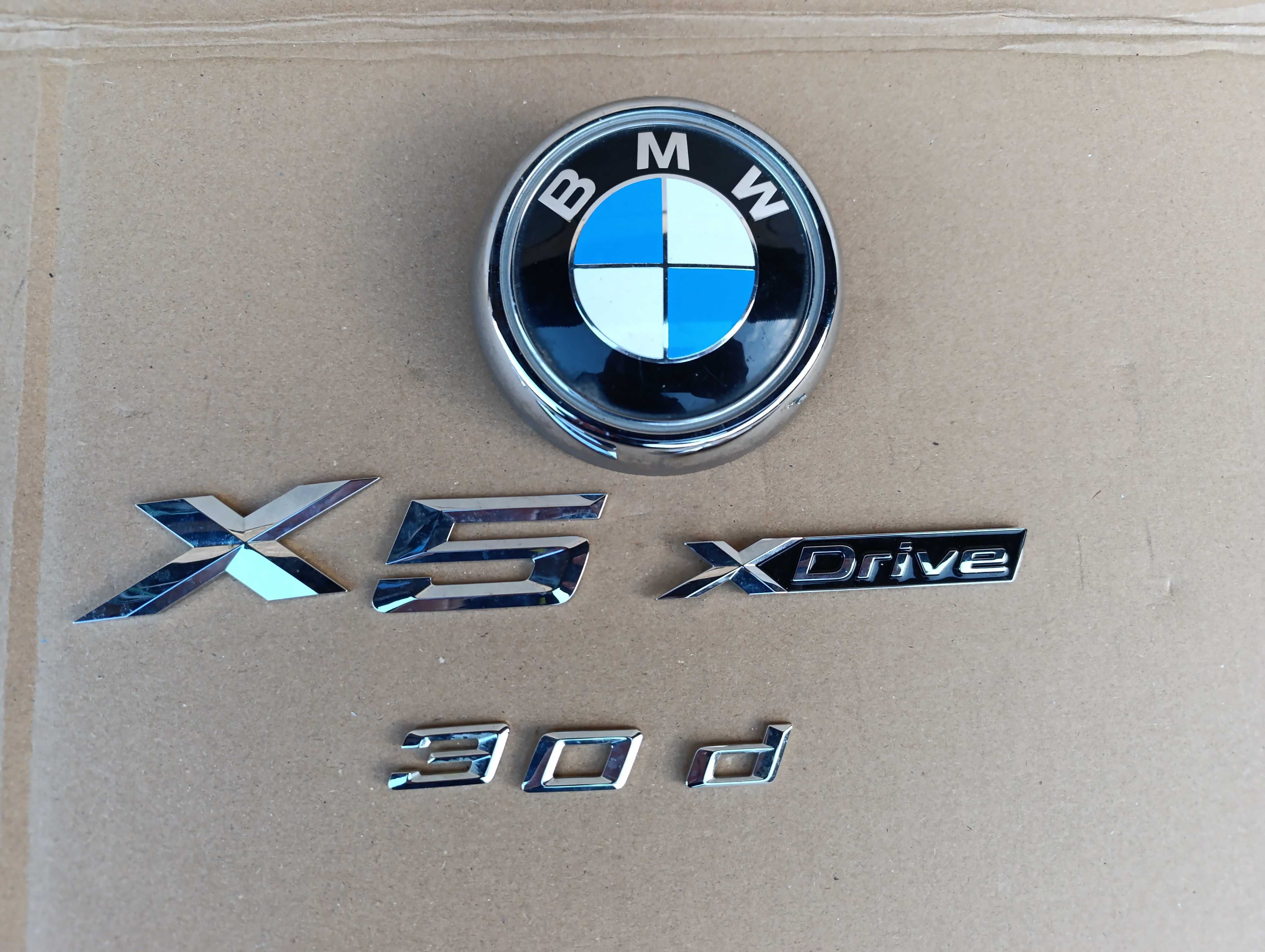 BMW X5 3.0DnX3 F25 emblematy emblemat napis znaczek logo