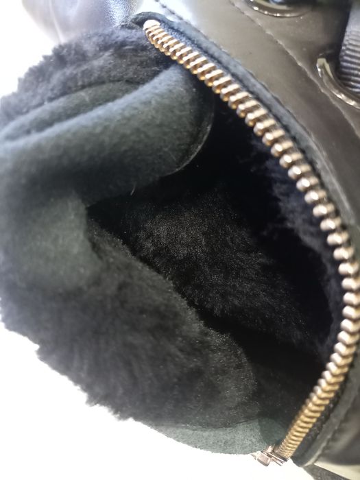 Чобіт жіночий чорного коліру 40р, шкіряні, утеплення  цигейка