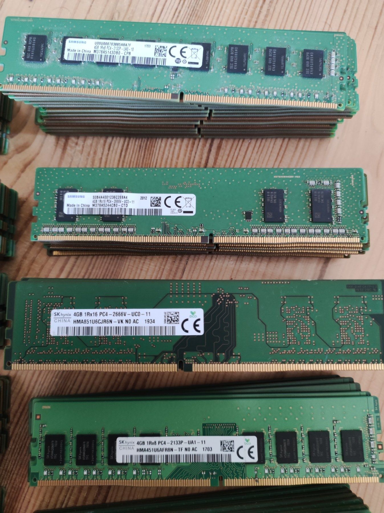 Оперативна пам'ять для комп'ютерів (RAM) DIMM DDR4 4GB ОПТ