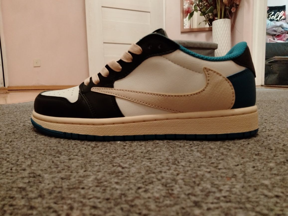 Jordan 1 low Travis Scott Fragment